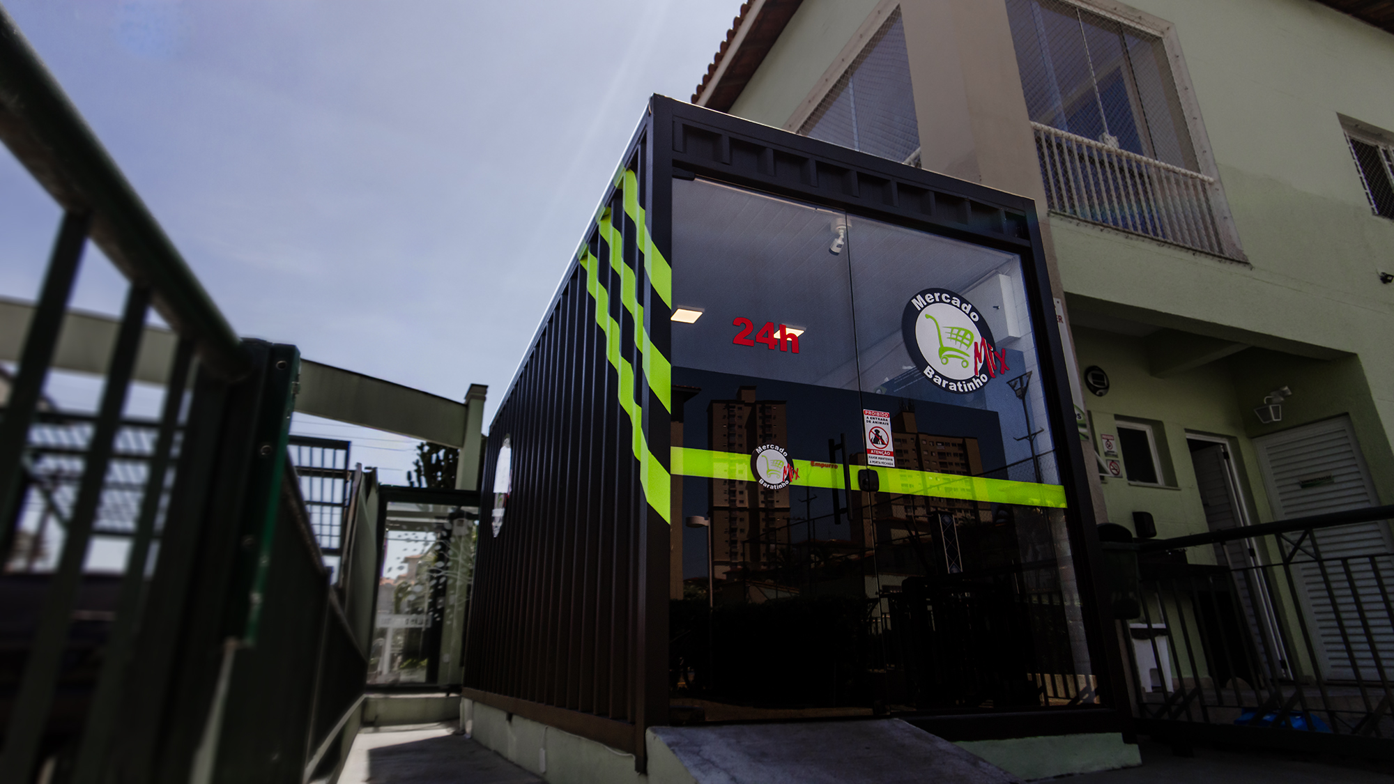 Mercado para Condomínio em um Conteiner Modular