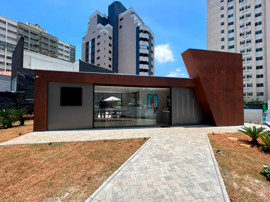 Uma nova marca do Grupo Newcom, a Newbox Modular nasce para trazer mais agilidade, eficiência e inteligência na implantação de espaços comerciais